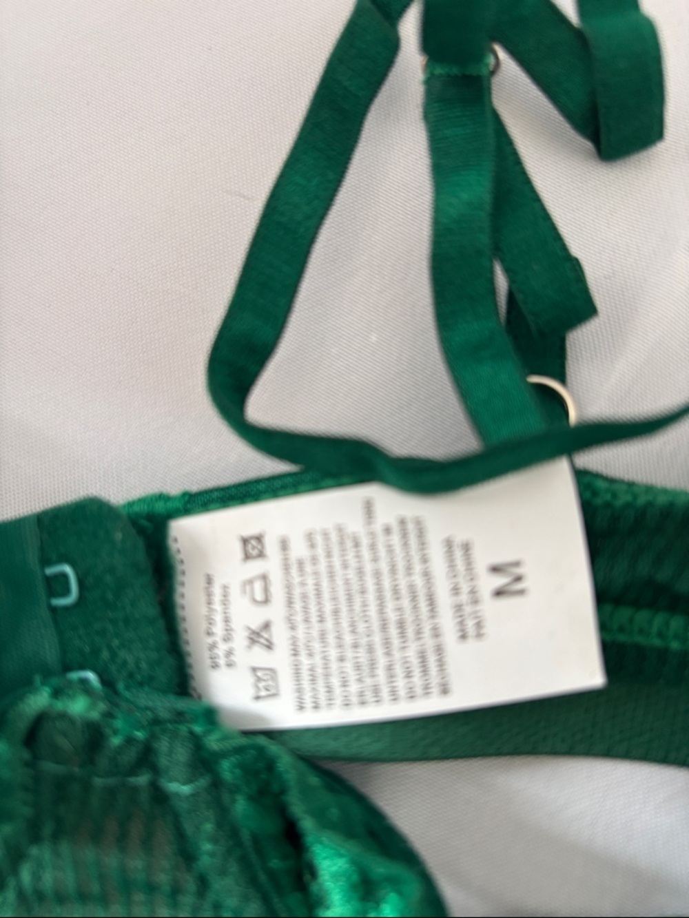 Green Lace Underwire Bra and Lace Bikini Briefs Set - Picture 2 of 3